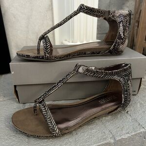 Women’s Kenneth Cole Reaction sandals size 8